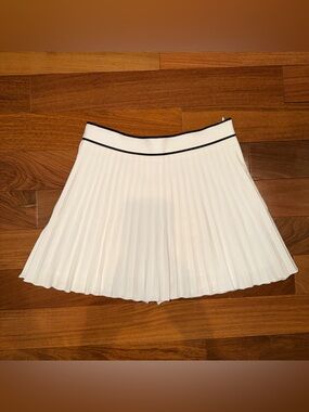 Zara White Pleated Mini Skort with Black Waist Trim Size XS
